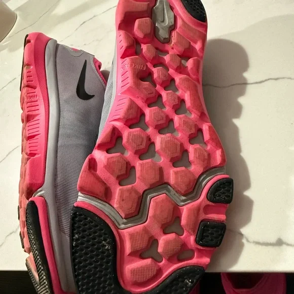 GUC Nike Women's Gray and Hot Pink Training Sneakers - Picture 5 of 5